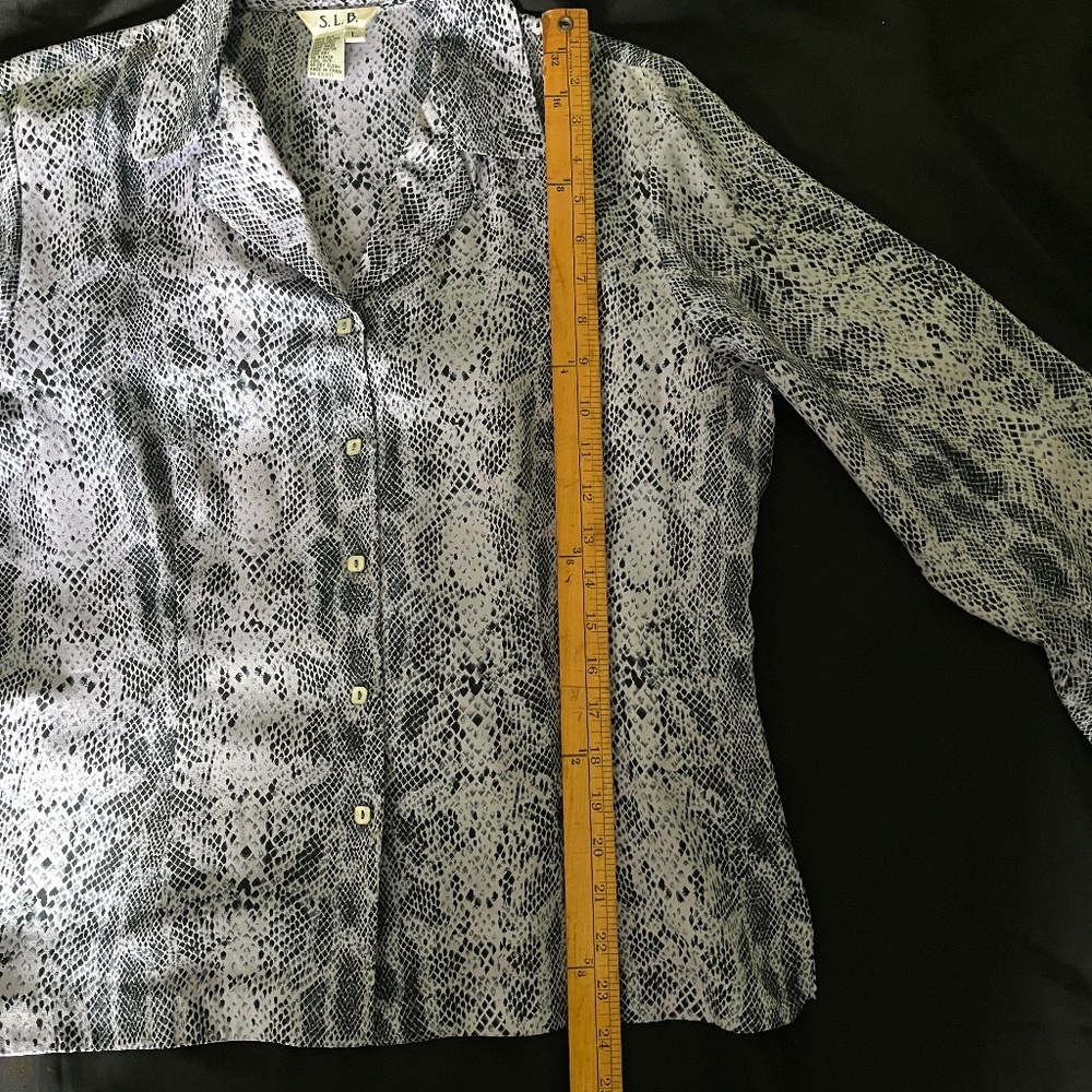 S.L.B 100% Silk Blouse, Breezy Light Lavender and Black Animal Print  Size Large - Picture 8 of 9